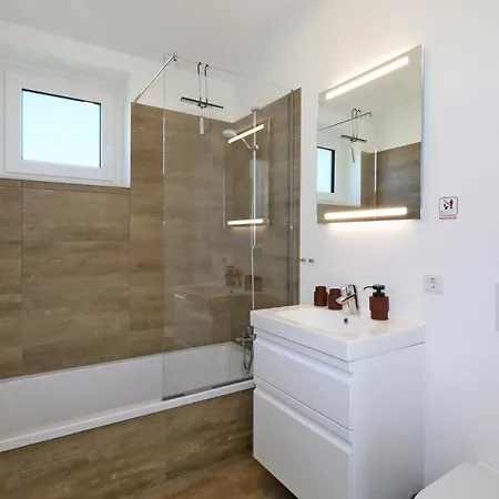 Awesome In Lembruch-dmmer See With Sauna, Wifi And Indoor Swimming Pool Dom wakacyjny *
